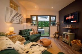 The Holgate Hideaway with Hot Tub